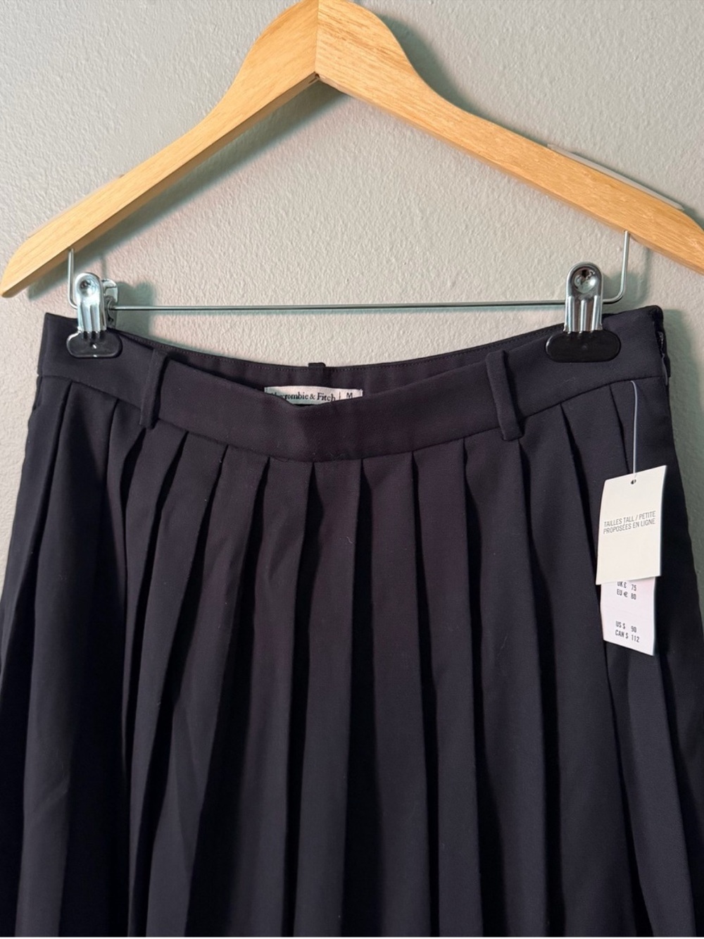 Abercrombie & Fitch Pleated Maxi Skirt with Side Slit - Charcoal Gray - Picture 6 of 7